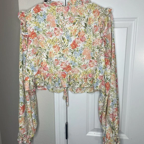 Emory Park Floral Ruffle Tie Front Cropped Blouse Large - Picture 7 of 10